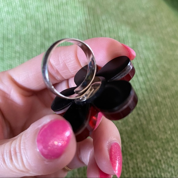 ✨SOLD✨ flower plastic ring - Picture 4 of 8